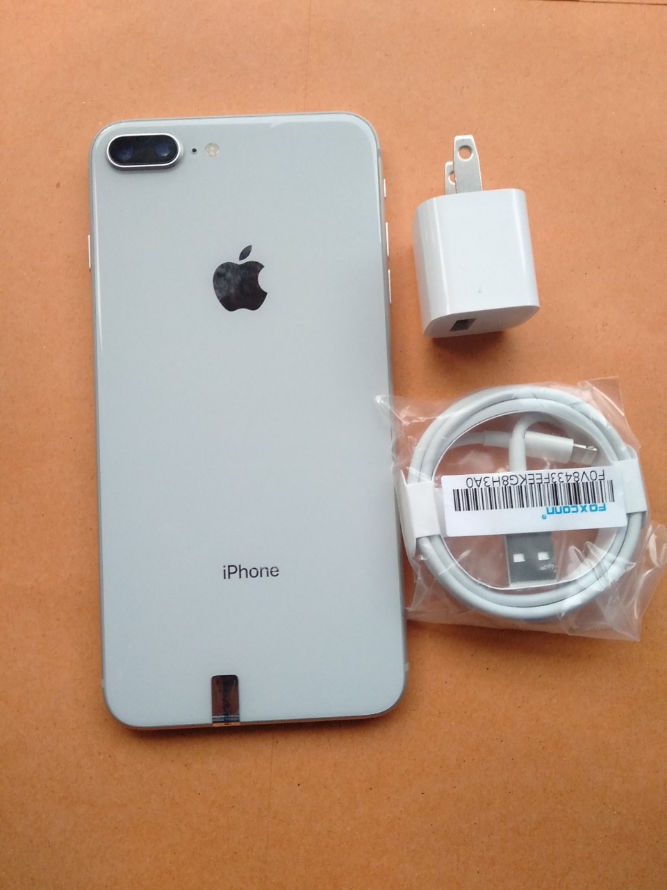 iPhone 8 Plus đỏ vừa về Việt Nam, giá rẻ hơn hàng chính hãng