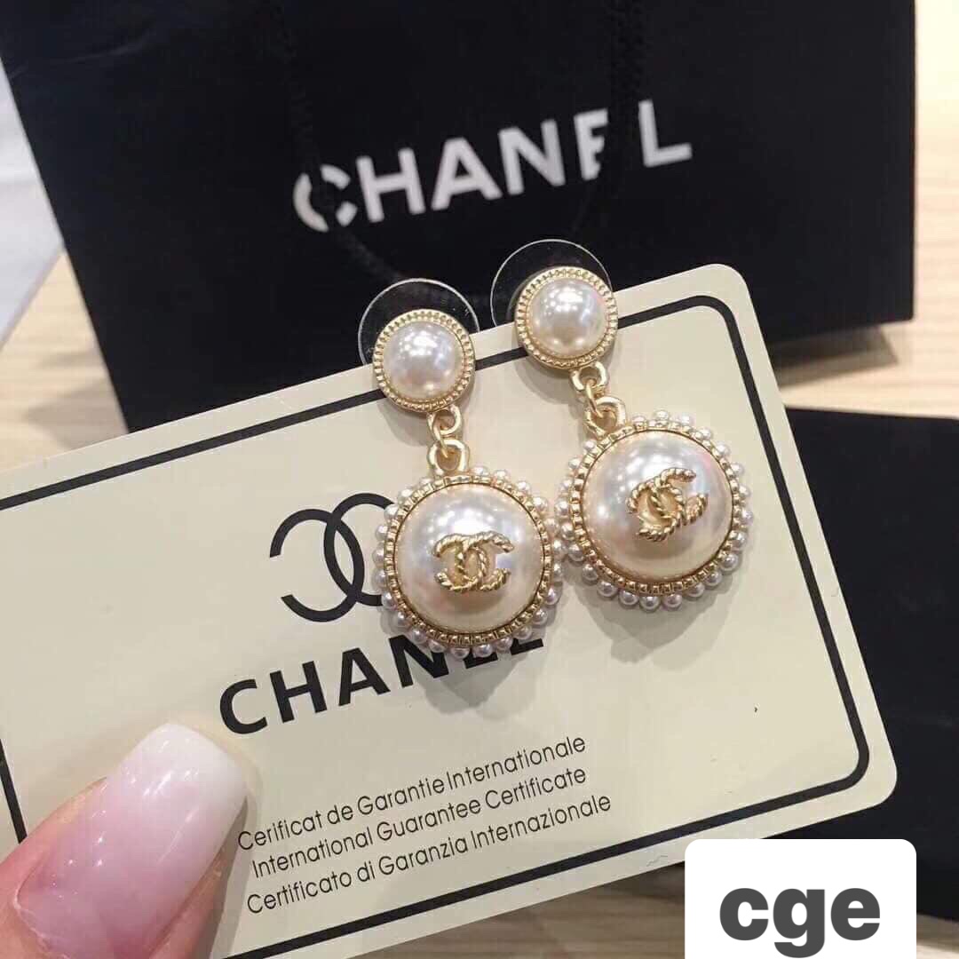 Bong tai Chanel và LV Gia 110000