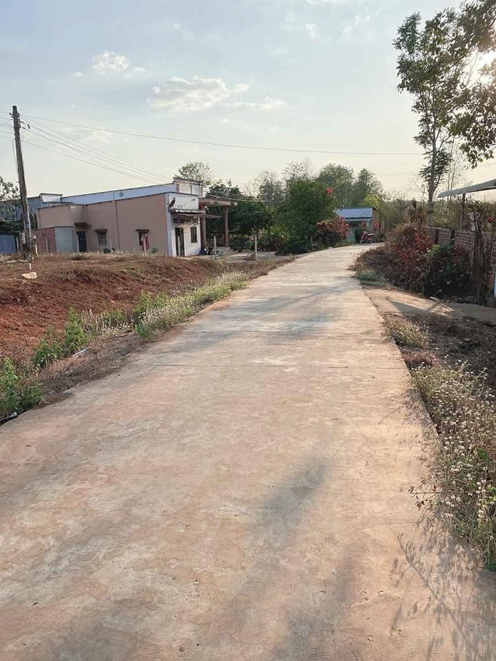 Bán đất cách ql 13 300m  dt 0*32*100 tc