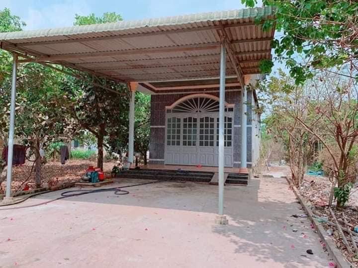 Bán căn nhà dt 10x36x100tc ấp 2 Minh Hưng đường đg lên nhựa giá 305tr/m