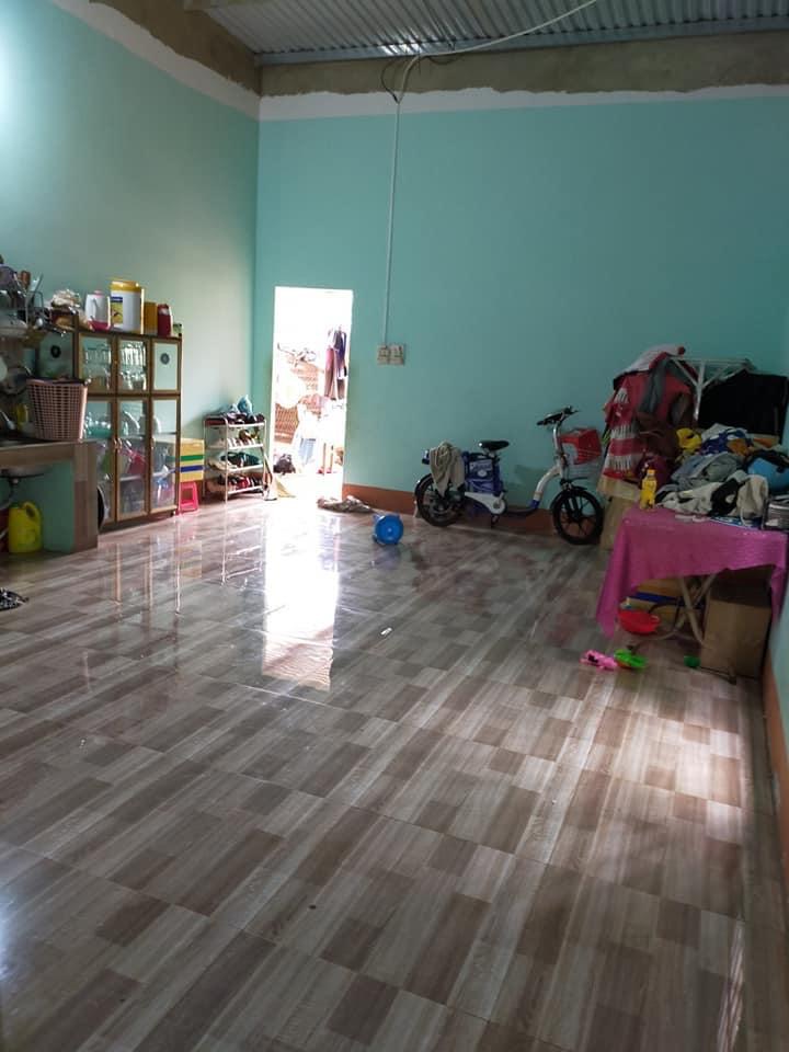 Chính chủ gửi bán căn nhà mặt tiền Đường nhựa khu phố bình an thị xã bình long.  Dt 10x50x50m thô cư  Nhà 1pk 2pn bếp toilet đầy đủ