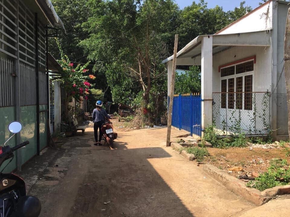 Bán đất Bình Long  ngày trường học Lê Văn Tám giá 650tr dt 5×21