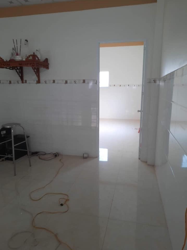 Bán gấp căn nhà mới xây ngay cổng KCN ĐX2