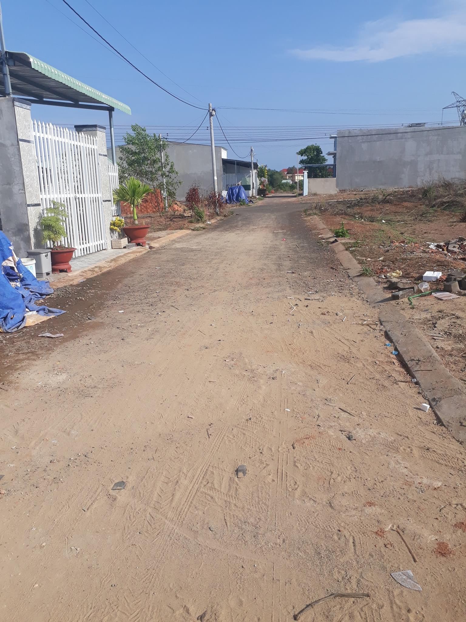 Bán nhà phường Tân Xuân ủy ban phường vô 700m dt 5×22 Cách trường tiểu học Tân Hưng 900m