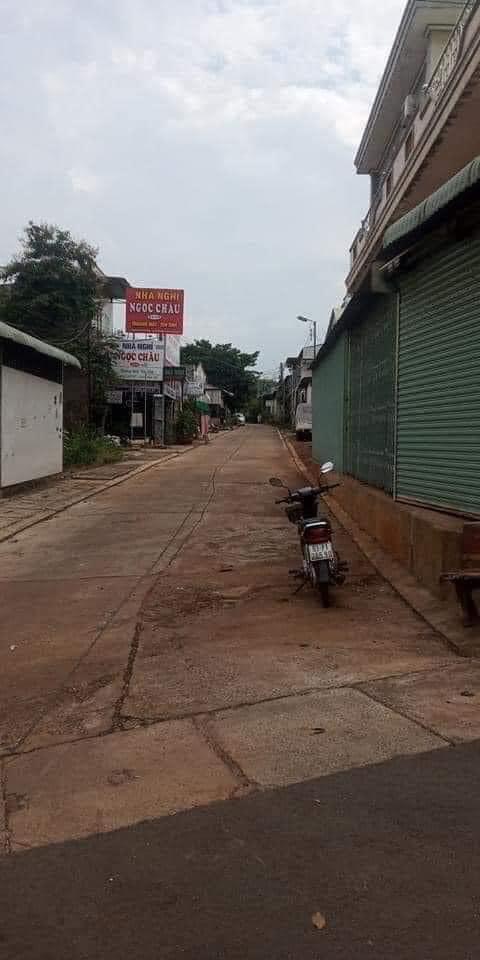 Cần bán miếng đất ngay trung tâm hẻm Lê Thị Hồng Gấm cách Trần Hưng Đạo 100m tặng kèm căn nhà c4 dt 5,5x23xfull tc