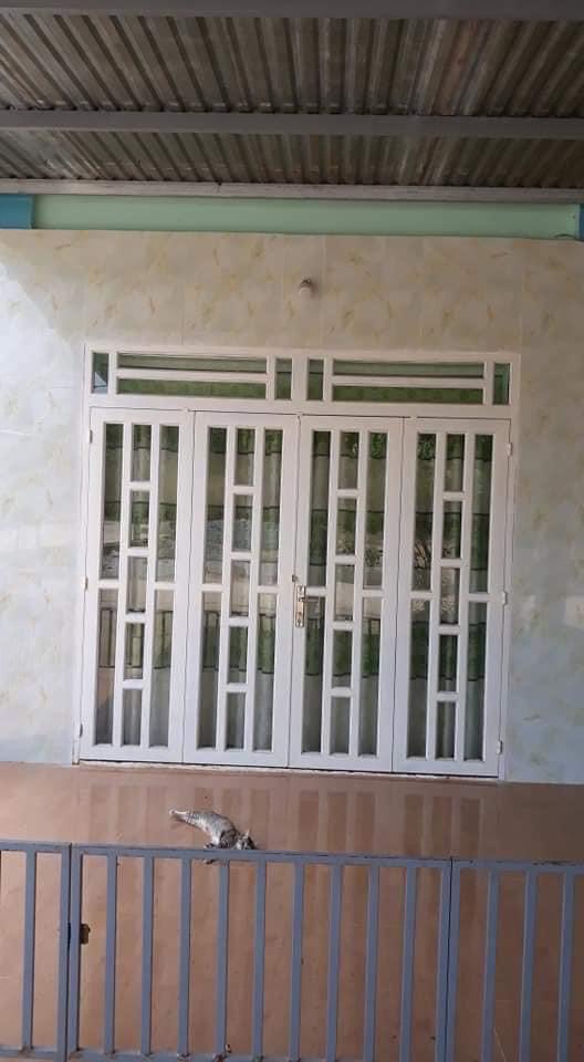 Bán căn nhà c4 mới xây tặng thêm 1sào đất kế bên có sẵn 200tc giá 700tr