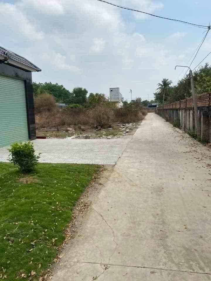 Bán căn nhà thái KP5 Chơn Thành dt 15x69x150tc cách ql13 100m