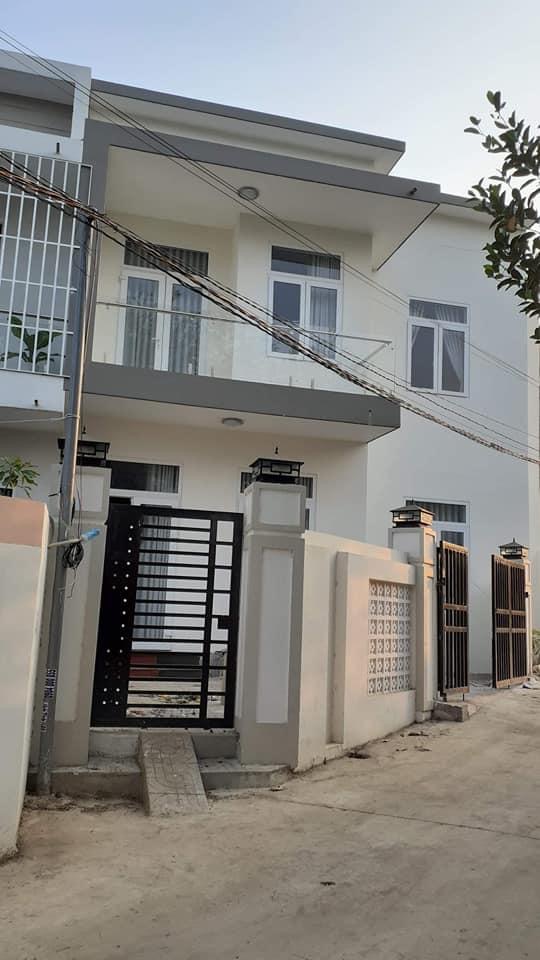 Bán nhà mới 100% cách Nguyễn Du 150m cách trường học 200m cách cho 900m tặng nội thất đầy đủ