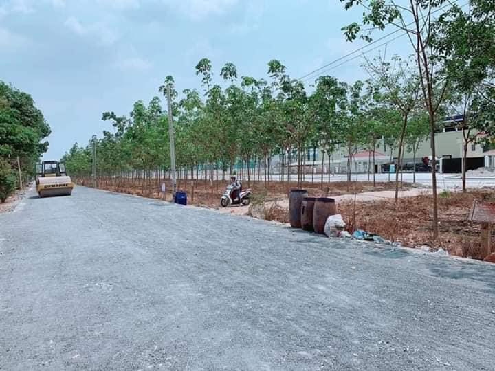 Bán căn nhà dt 10x36x100tc ấp 2 Minh Hưng đường đg lên nhựa giá 305tr/m