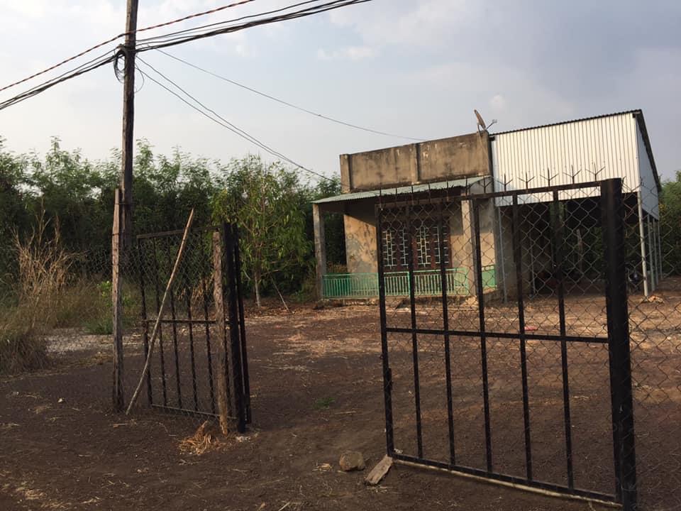 Bán 7xào tieu tặng kèm căn nhà c4 đay đu tiện nghi xung quanh có rào B40