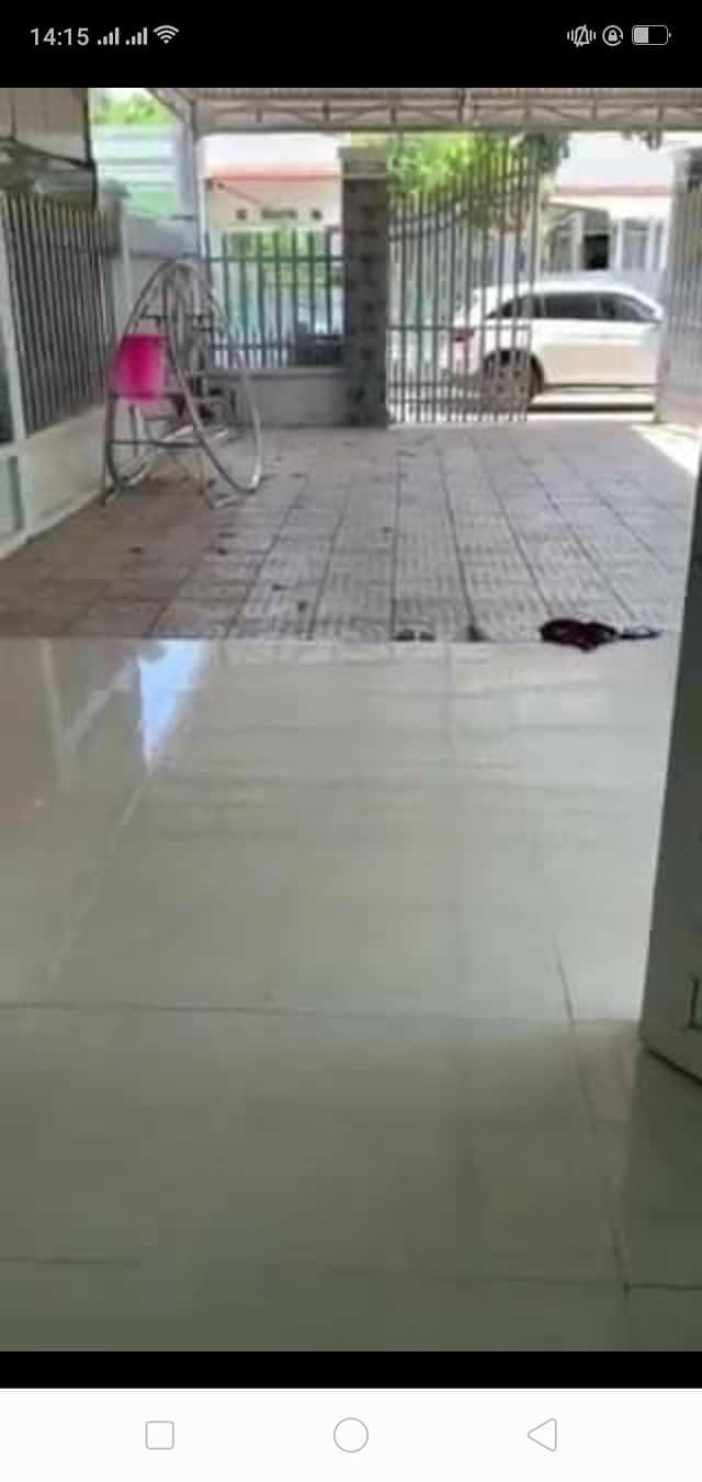 bán căn nhà mới Ấp 1 Minh Hưng đường xác trường học cấp 2,3 đang xây,nhà rộng thoáng mát nội thất sang trọng,cổng rào kiên cố đầy đủ vô là ở. Dtích  10x48m thổ cư 100m (gần 500m2)