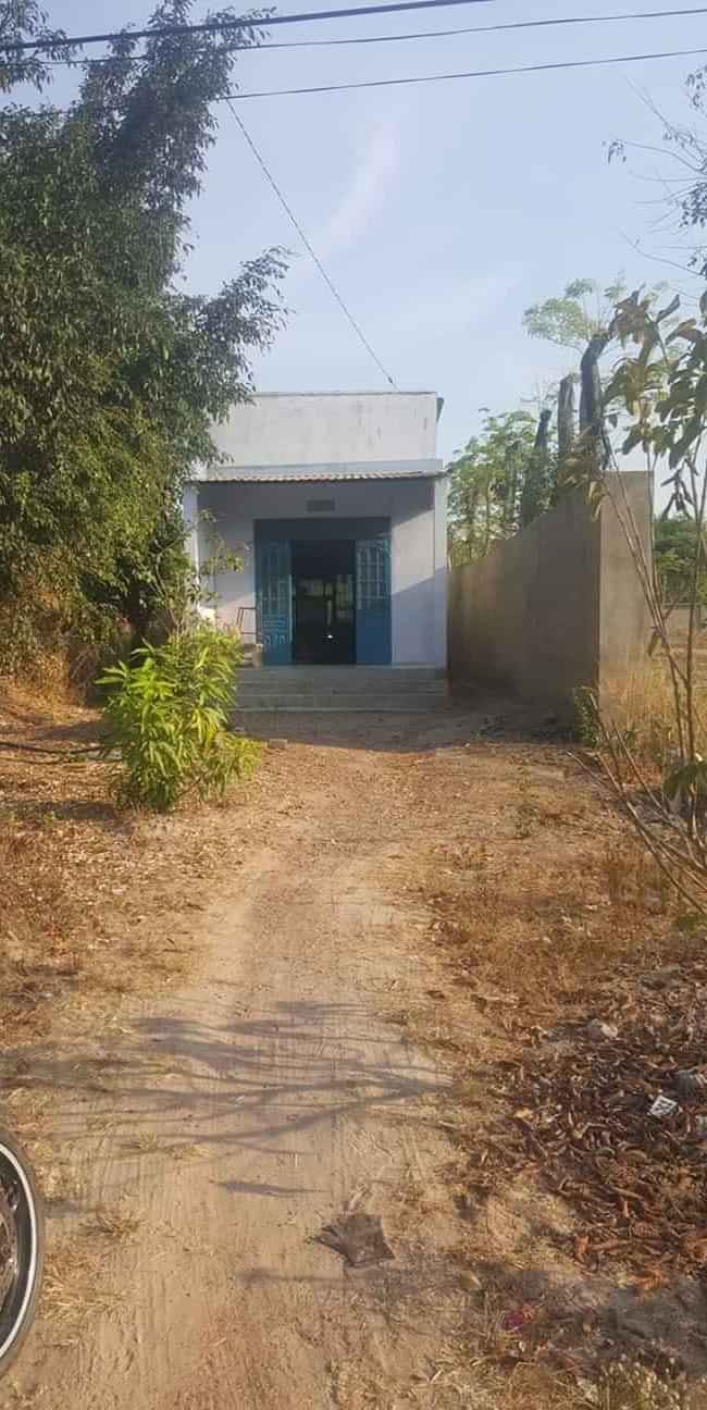 Bán nhà c4 và đất cách ql13 200m dt 5x50x100tx