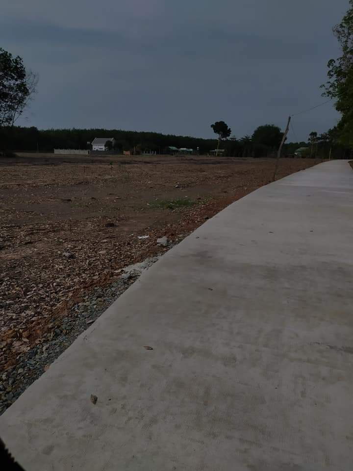 thi trấn Tân khai .cách ql13     Dt ( ngang 7 sâu 73 ).giá bán chỉ 380tr .  2km.