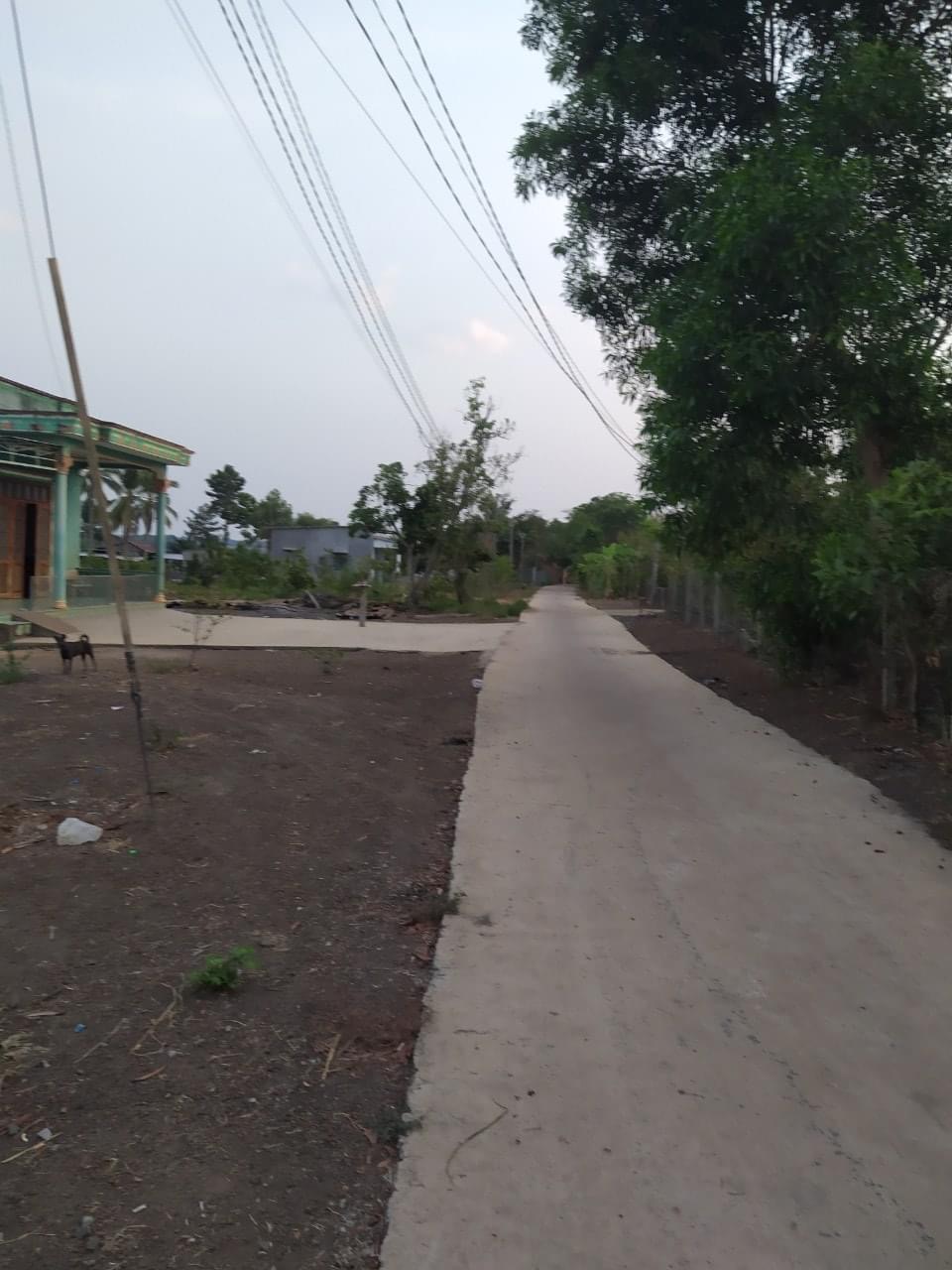 Bán lô đất thích hợp với việc  xây nhà dt 12x53x50tc cách ql13 300m