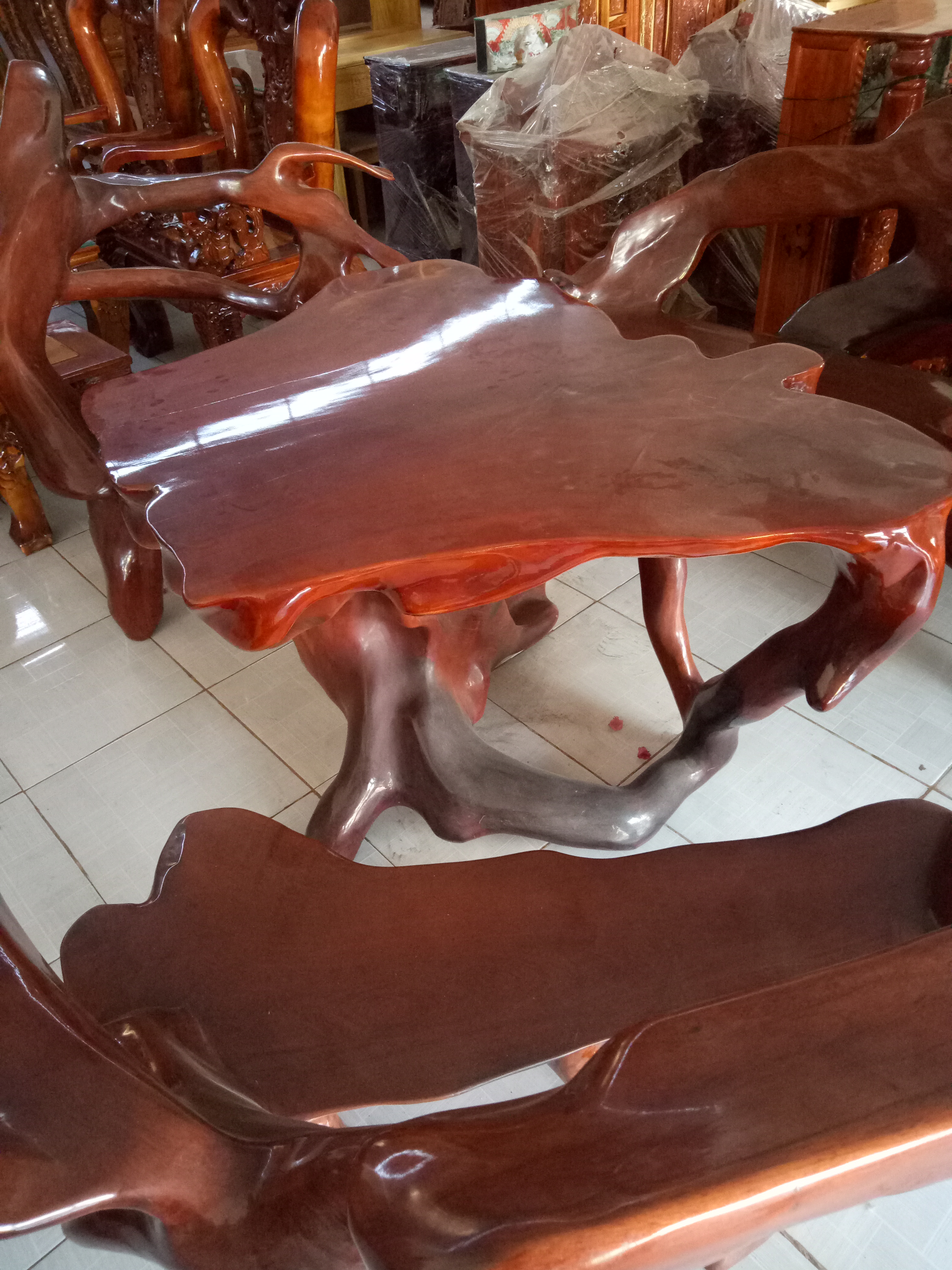 Bàn ghế gỗ giáng hương Campuchia giá 47triệu