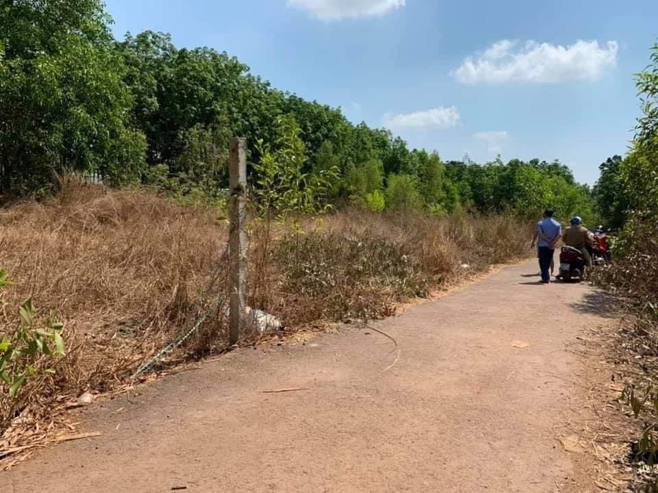 Bán lô đất kp2 tt Tân khai Ngang 35, 7m__ Dài 27m tổng diện tích 974,4m Thổ cư, 100m giá 2,2 tỉ
