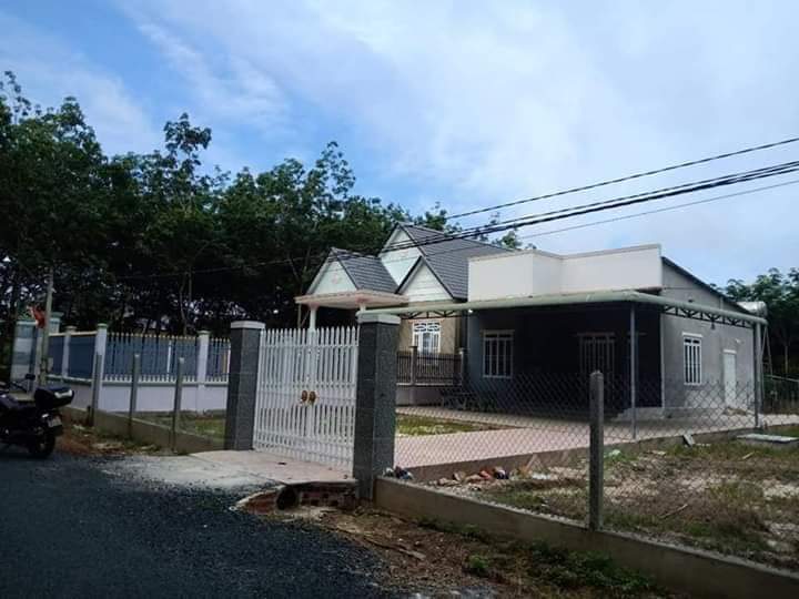 Bán nhà mt nhựa ấp 4 xã minh long- Chơn thành giá 1ty8 dt 21×35