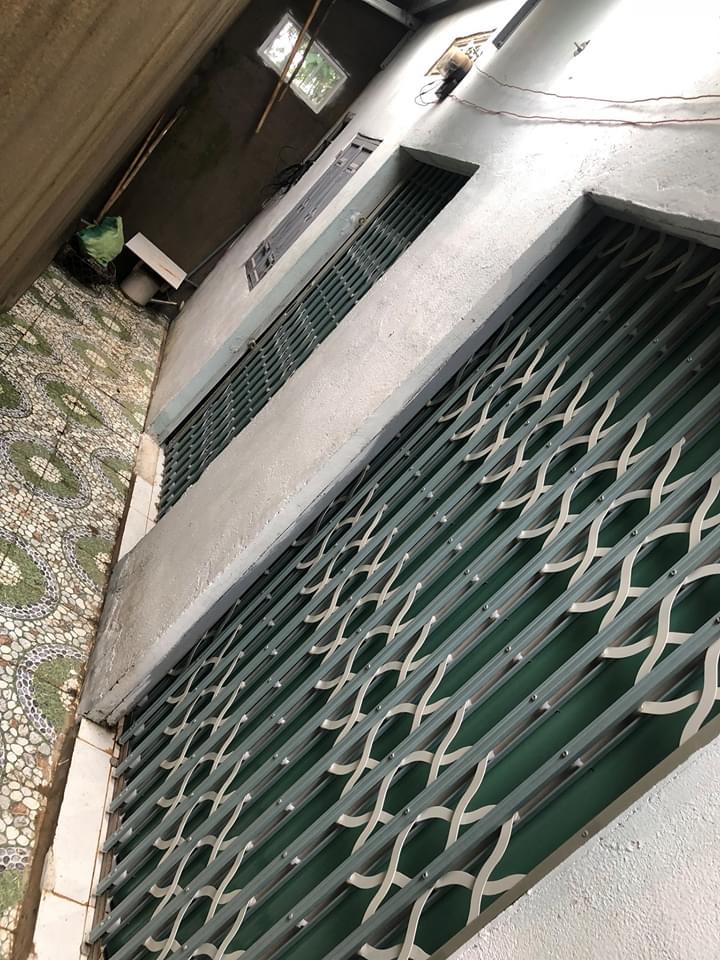 Bán Nhà phường tiến thành cách kcn đồng xoài 2 300m Dt 5×28.8 tc 100m2 2 phòng ngủ. 1 gác lửng.  Có 2 phòng trọ