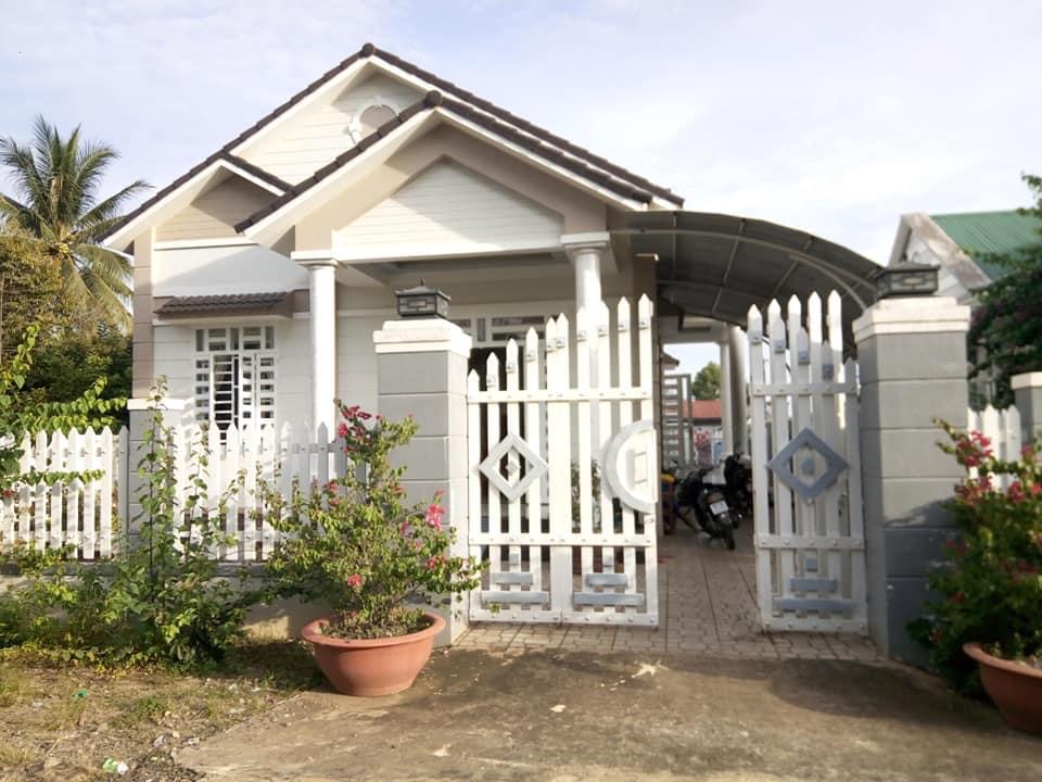 Nhà 2mt phường long thuỷ DT:12x23m (full TC). Gồm: 1pk, 3pn, phòng ăn, 3 nhà vs…, khuôn viên rộng rãi để ô tô. (Để lại toàn bộ nội thất). Giá: 3,3 tỷ.
