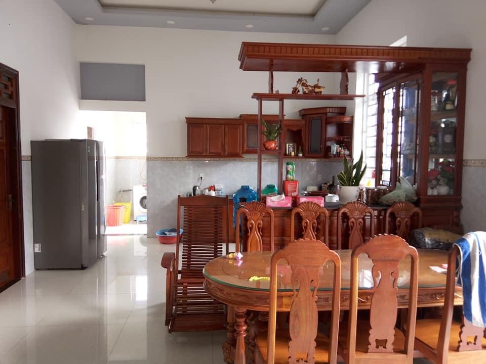 Nhà 2mt phường long thuỷ DT:12x23m (full TC). Gồm: 1pk, 3pn, phòng ăn, 3 nhà vs…, khuôn viên rộng rãi để ô tô. (Để lại toàn bộ nội thất). Giá: 3,3 tỷ.