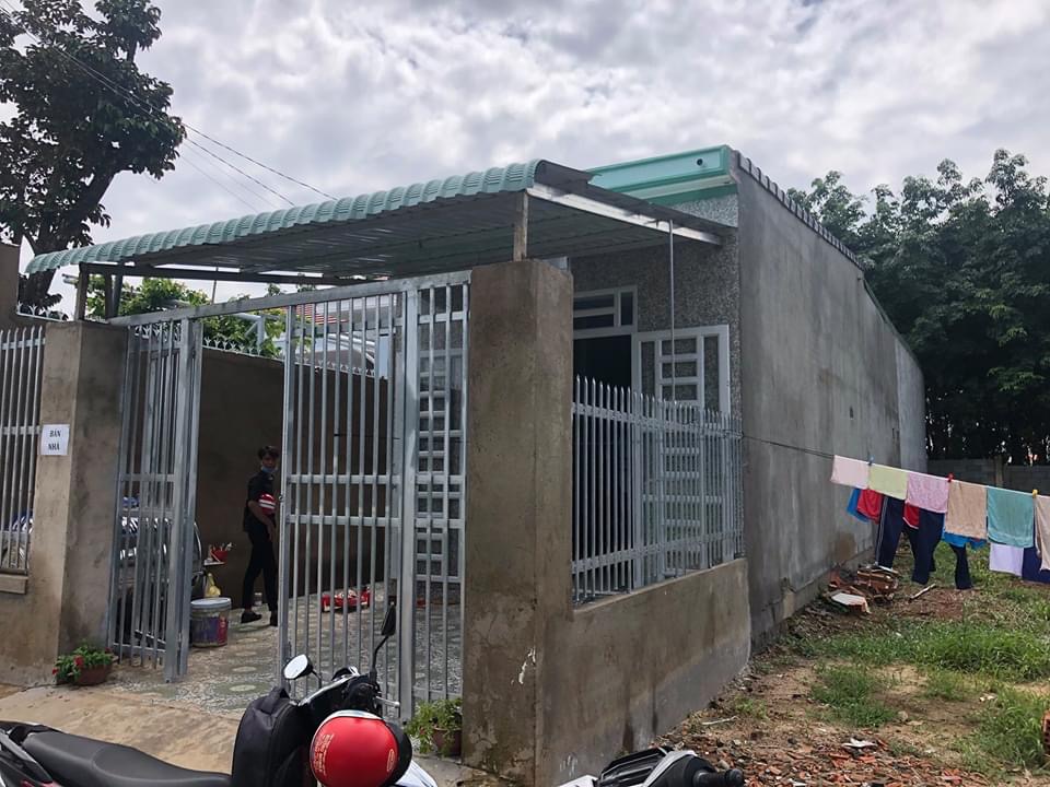 Bán Nhà phường tiến thành cách kcn đồng xoài 2 300m Dt 5×28.8 tc 100m2 2 phòng ngủ. 1 gác lửng.  Có 2 phòng trọ