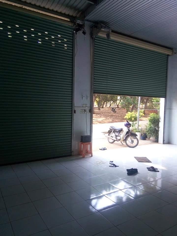 Cần bán gấp căn nhà cấp 4 + 1 cái nhà xưởng sát bên. DT: 10x37m (50m TC). giá: 1tỷ 150tr.