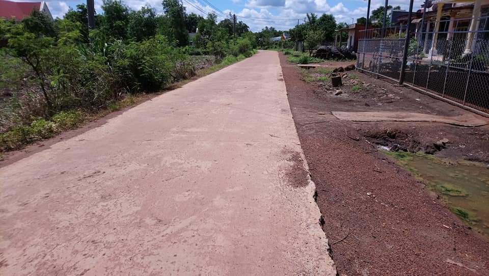 Cần bán lô nền cách chợ Lộc Quang chỉ 500m. Mặt tiền bêtông 3m, cách đường nhựa DT 756 đi vào 50m.