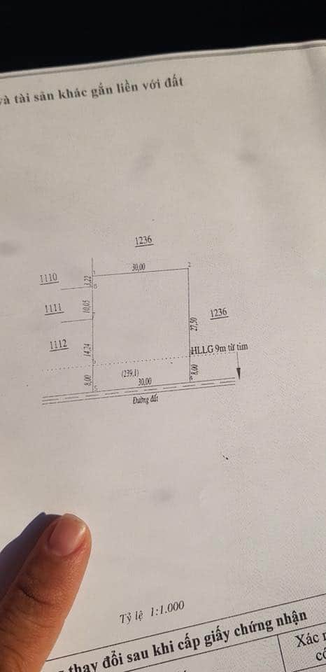 đường bê tông. honda Hưng Phát chạy vào khoản 600m.