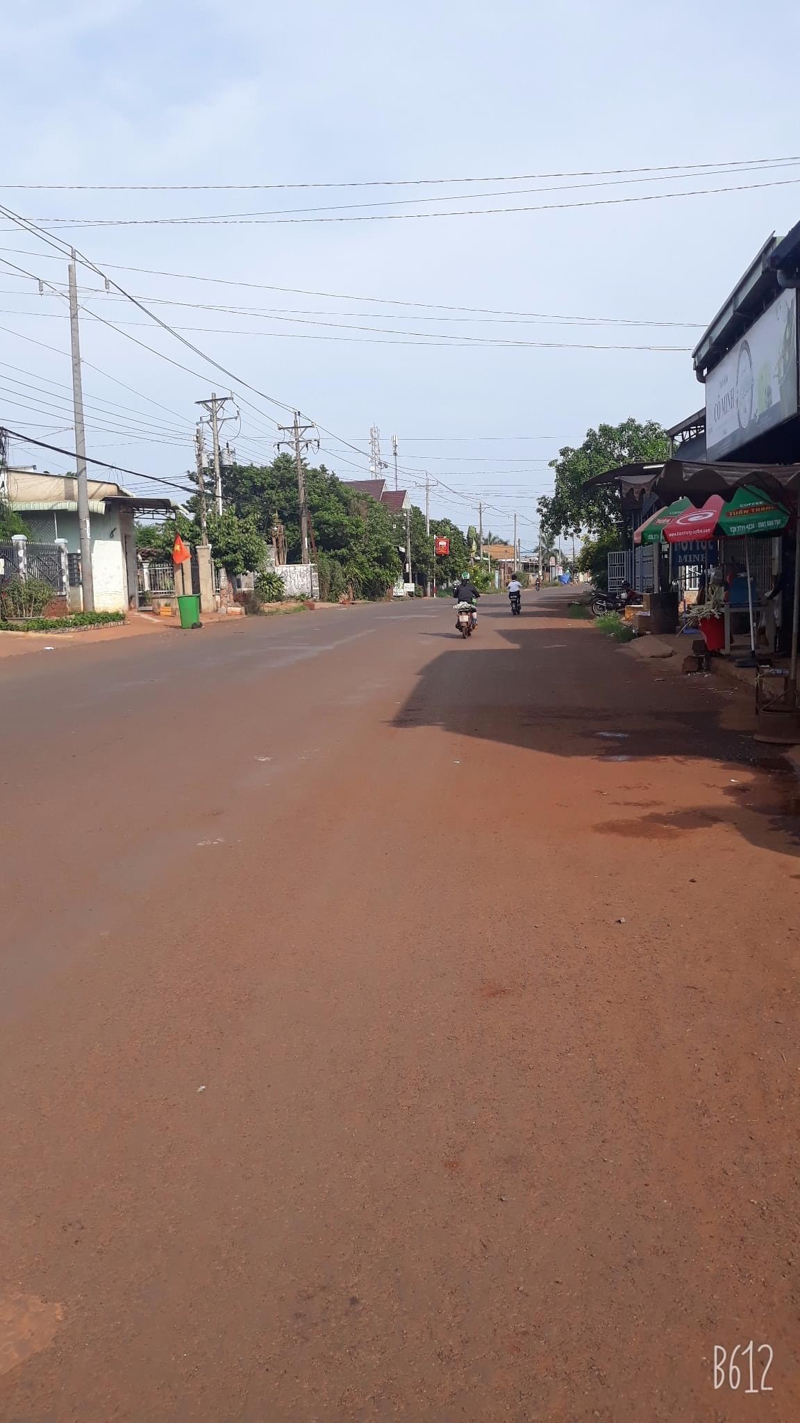 Bán đất phường Long Phước giá 2tỷ dt 8*20 full tc