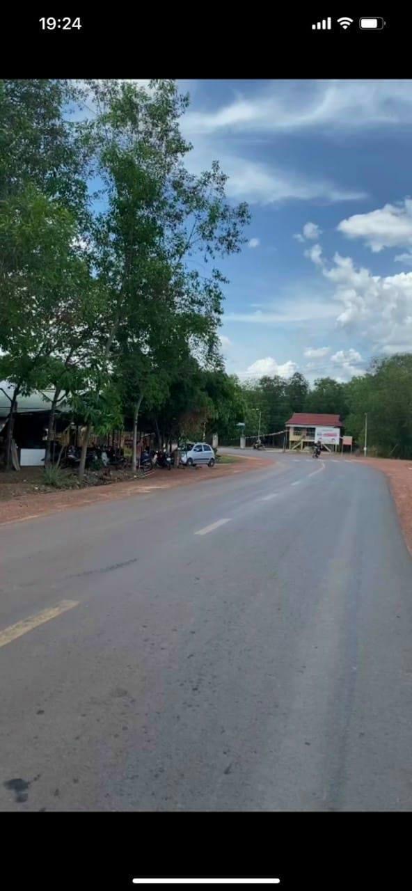 Bán đất xã Tân Hưng giá 450tr dt 1000m2