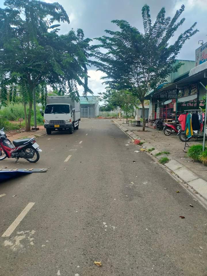 Bán đất phường Phước Bình giá 2 tỷ dt 6x20x100% tc