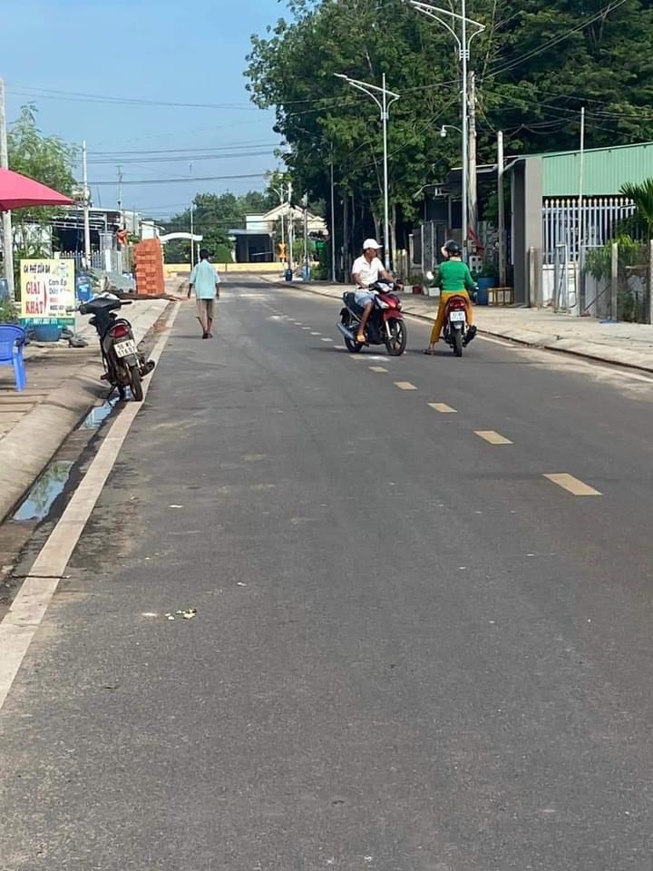 Bán đất phường Minh Hưng giá 1ty2 dt 5x37x100tc