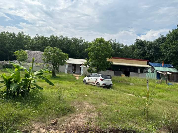 Bán đất Long Nguyên giá 2tỉ4 dt 44*38