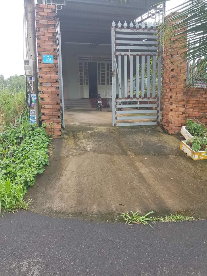 Bán nhà xã Tiến Hưng giá 2tỷ2 dt 7×60×100m2 tc