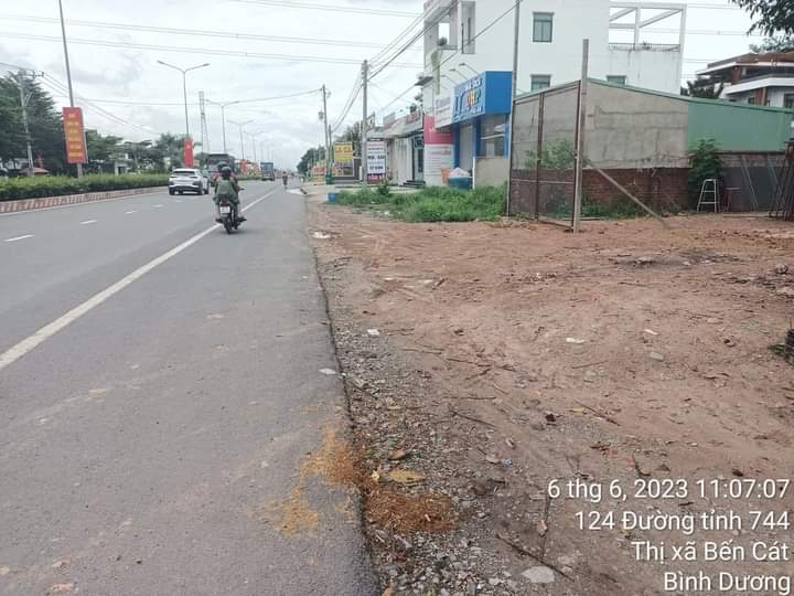 Bán đất Phú An giá 8tỉ5 dt 12*53*240tc