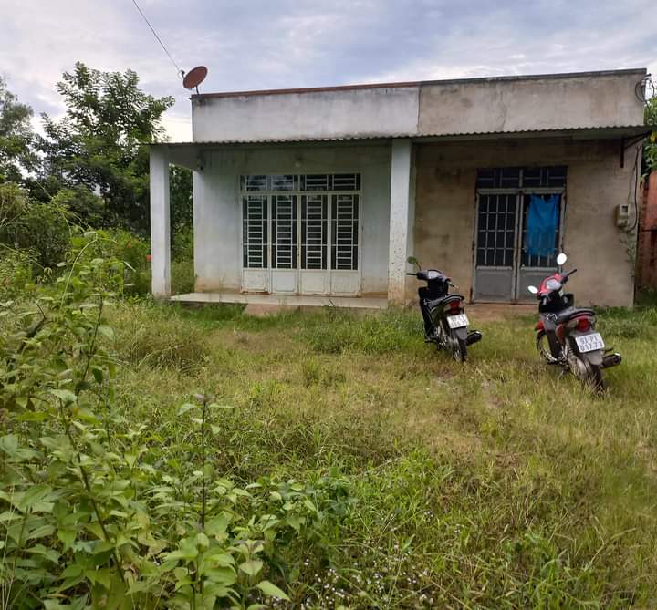 Bán nhà tt Tân Khai giá 900tr dt 10×65×100tc