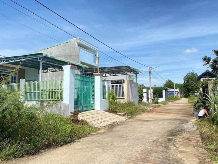 Bán đất phường Tân Xuân giá 890tr dt 5×42×50tc