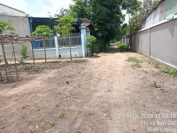 Bán đất Phú An giá 2tỉ150 dt 10*30*200tc