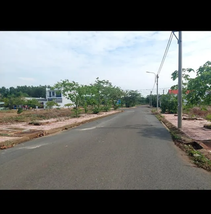 Bán đất phường Tân Phú giá 2tỷ750 dt 11×20×100%tc