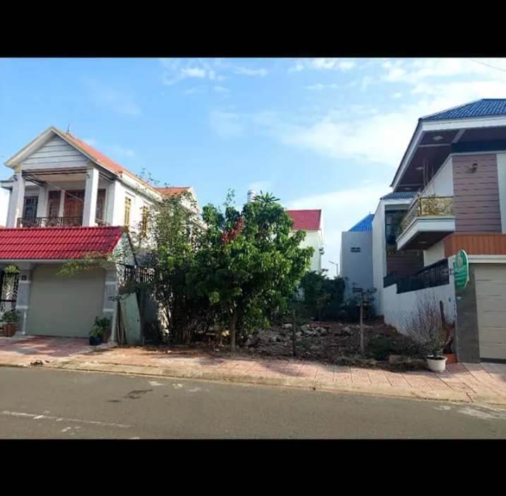 Bán đất phường Tân Phú giá 5tỷ300 dt 10,3×24×100%tc