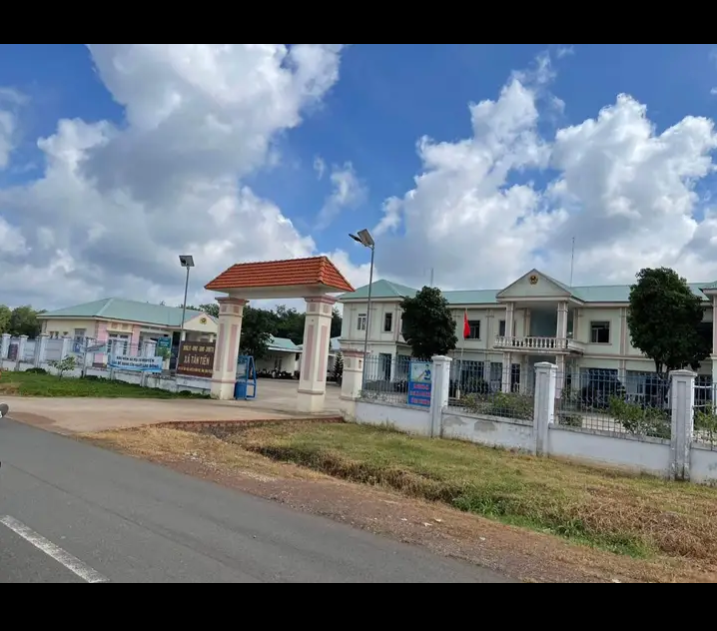 Bán đất xã Tân Tiến giá 390tr dt 5×50×100m2 tc