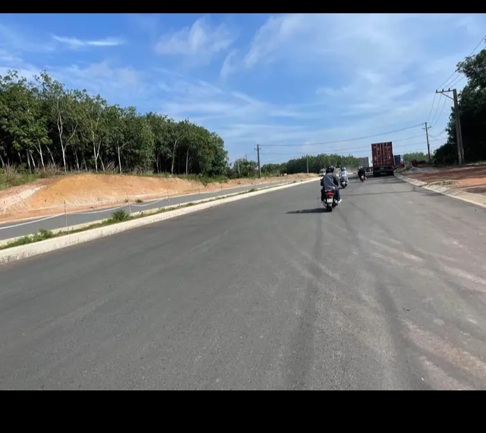 Bán đất xã Tân Tiến giá 390tr dt 5×50×100m2 tc