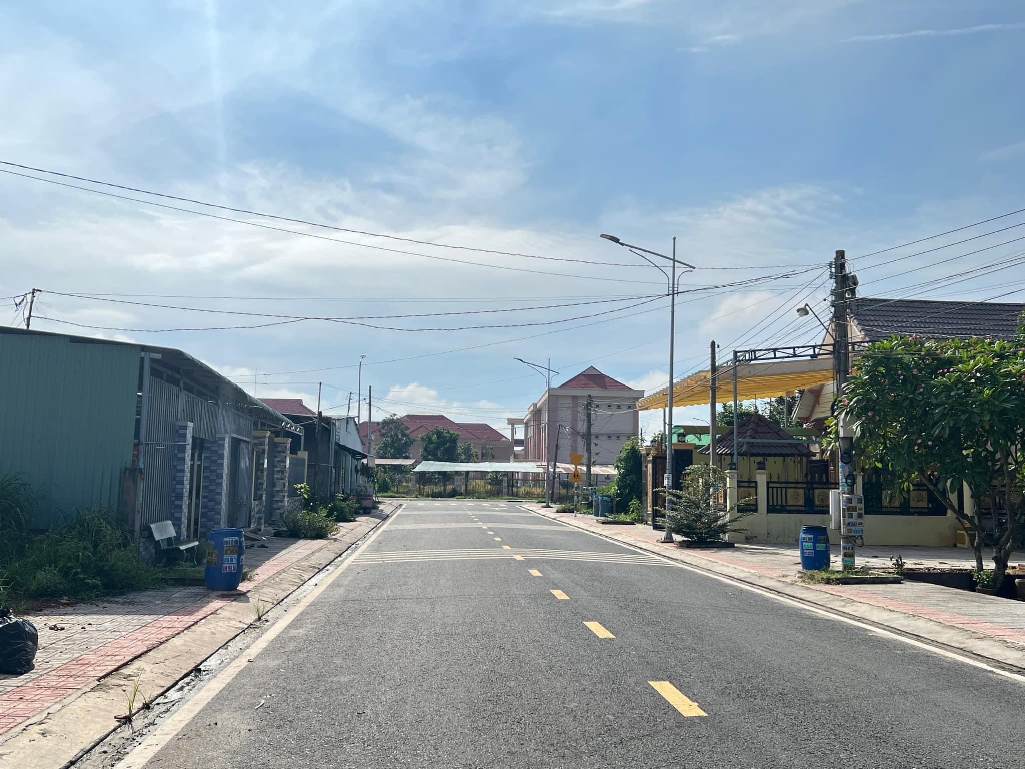 Bán đất phường Minh Hưng giá 2 tỷ 500tr dt 8x50x100 tc