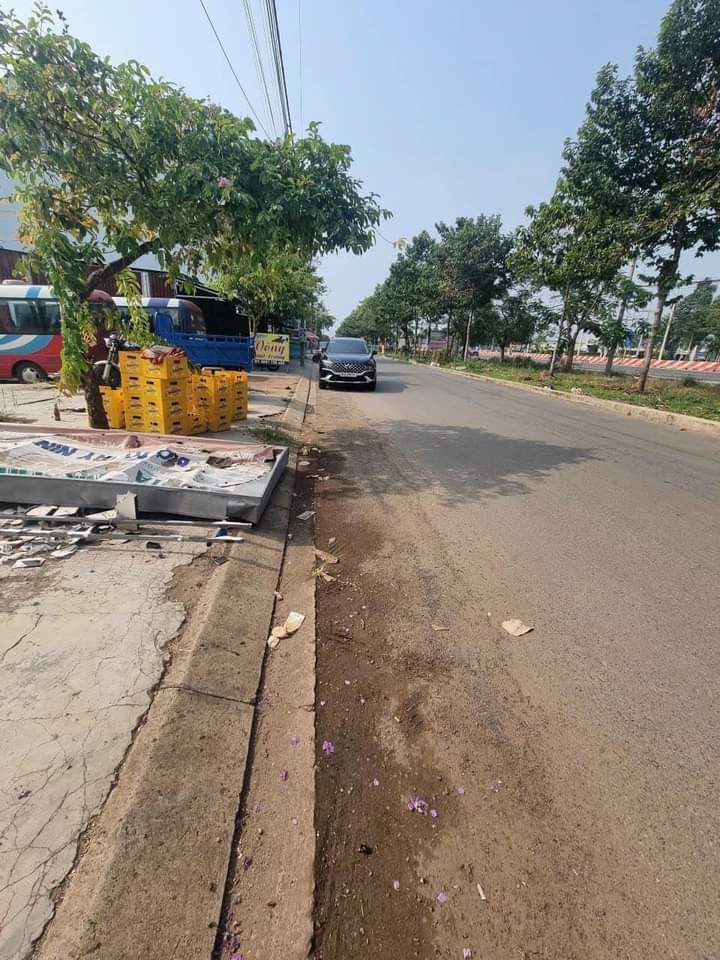 Bán đất có nhà tt Tân Phú giá 2tỷ9 dt 6×20×full tc
