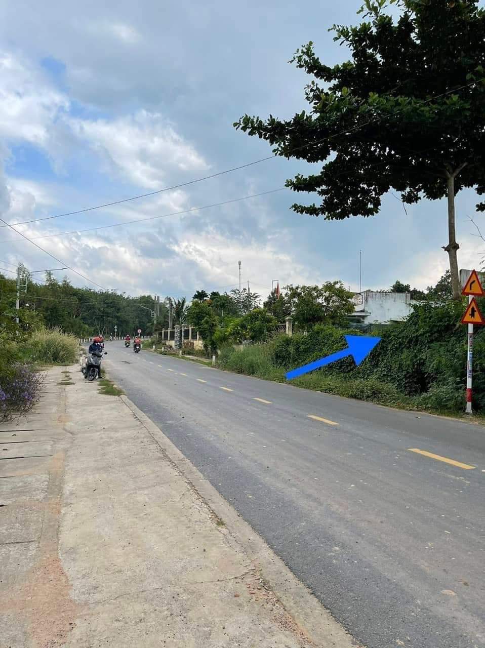 Bán đất Long Nguyên giá 3tỉ7 dt40*10*150tc