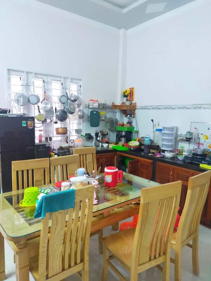 Bán nhà phường Long Phước giá 900tr dt 5×27×50tc