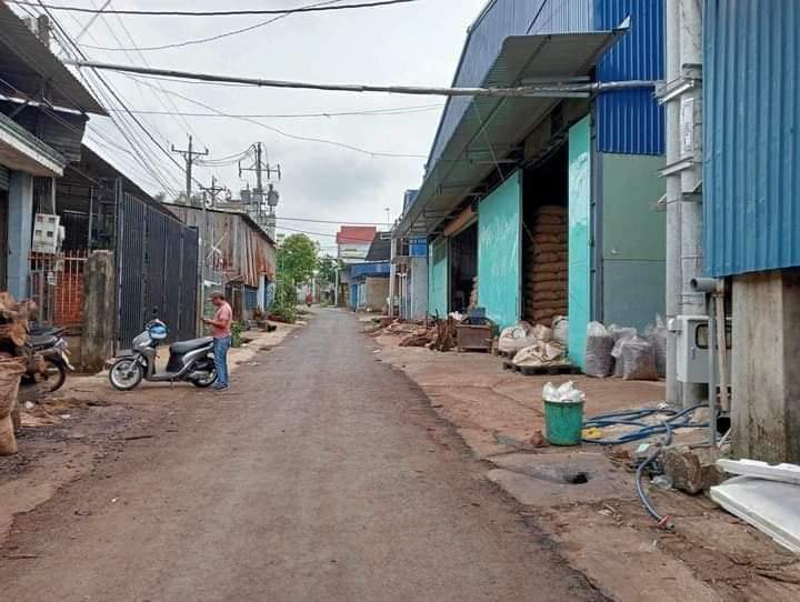 Bán kho phường Long Phước giá 3tỷ800 dt 10×47×50tc