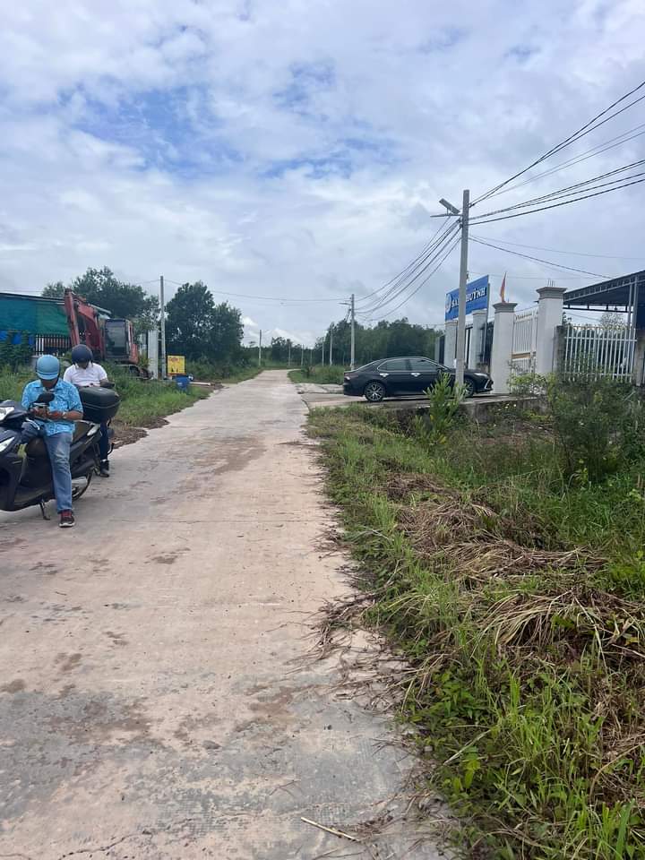 Bán đất phường Minh Hưng giá 1 tỷ dt 10x50x100 t