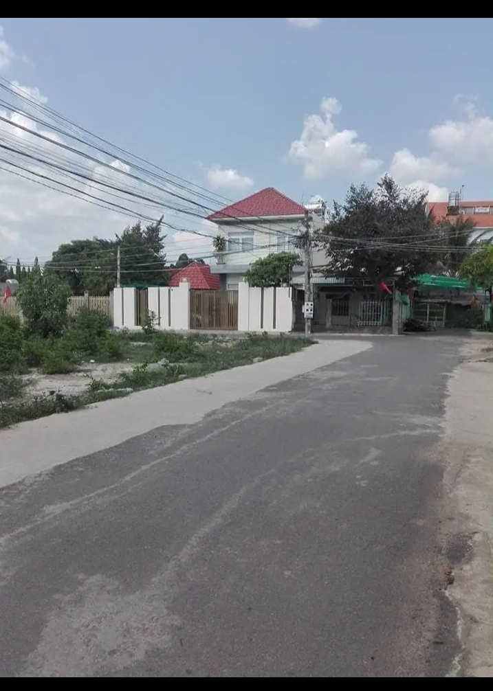Bán đất phường Tân Phú giá 3tỷ4 dt 10×30×100tc