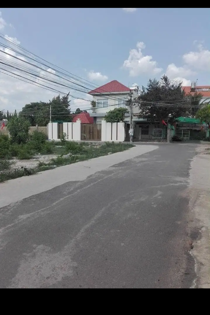 Bán đất phường Tân Phú giá 3tỷ4 dt 10×30×100tc
